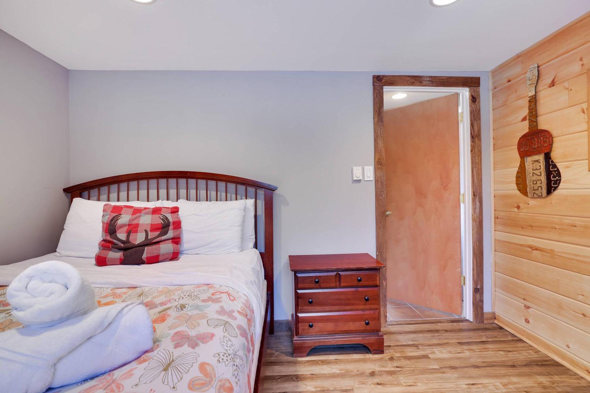 4 Bedroom Cozy Sleeps 8 Pool Table Arcade