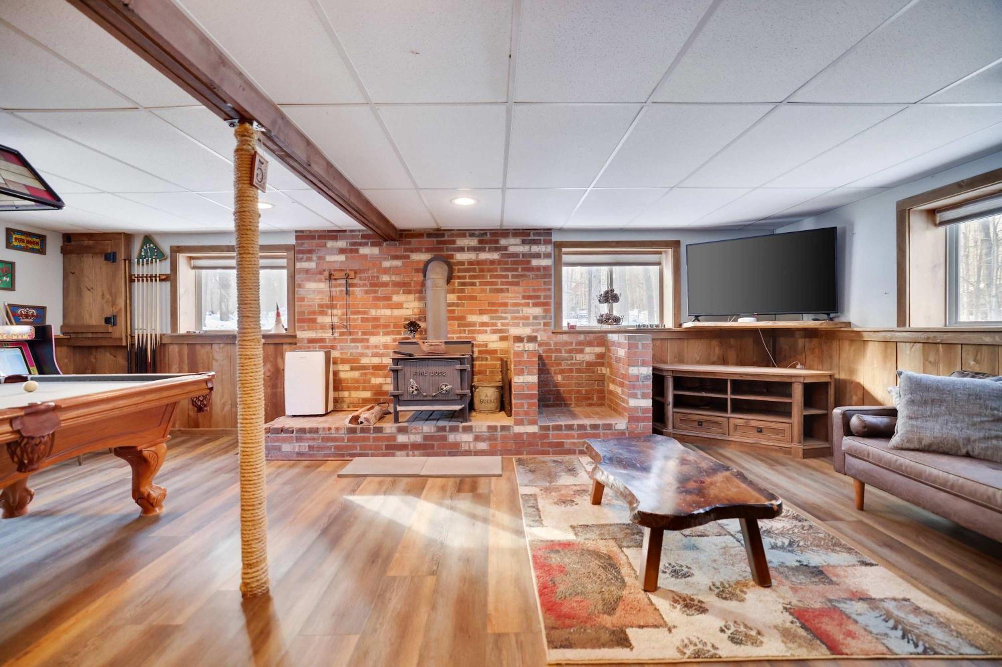 4 Bedroom Cozy Sleeps 8 Pool Table Arcade Holiday home Gouldsboro
