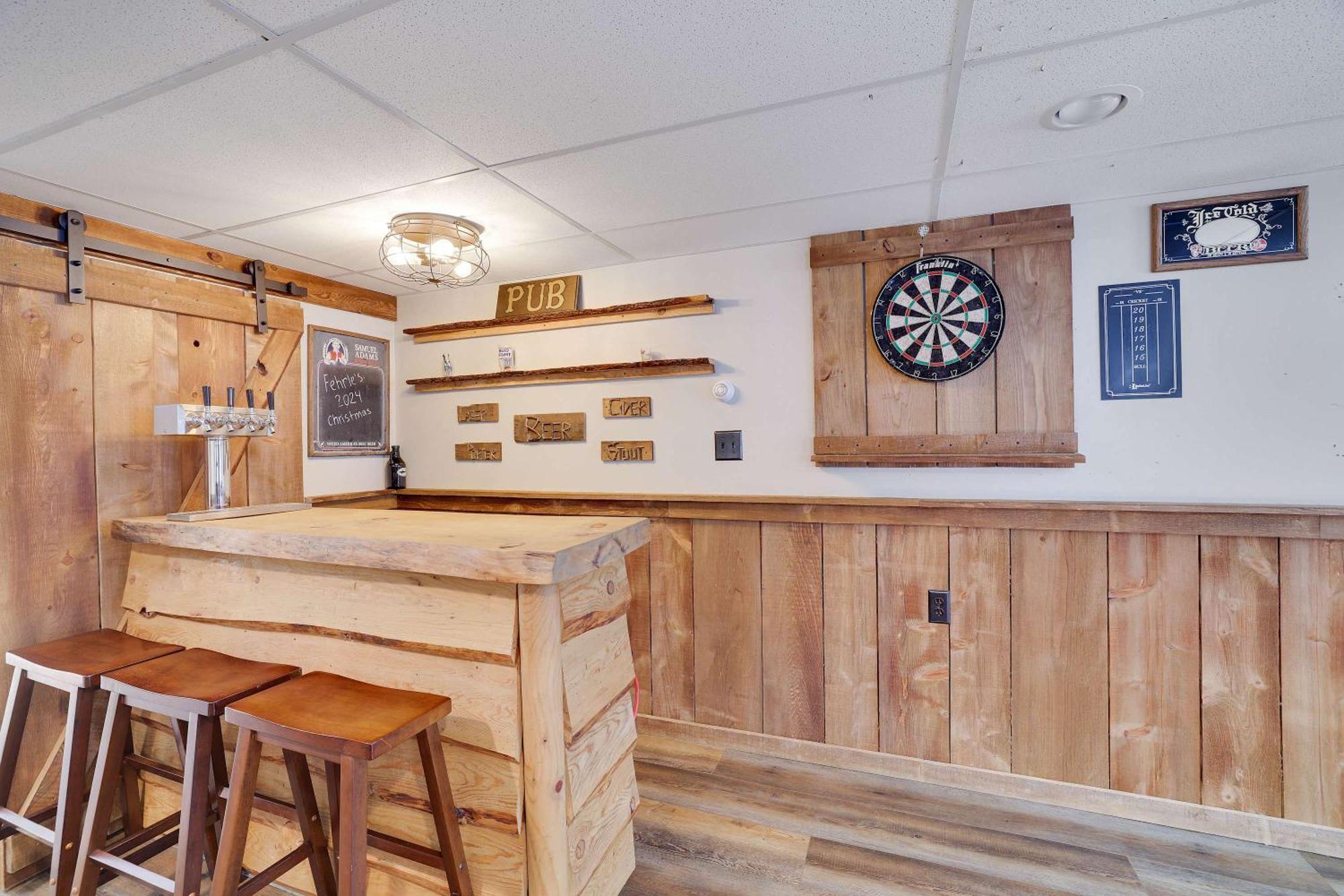 4 Bedroom Cozy Sleeps 8 Pool Table Arcade Holiday home