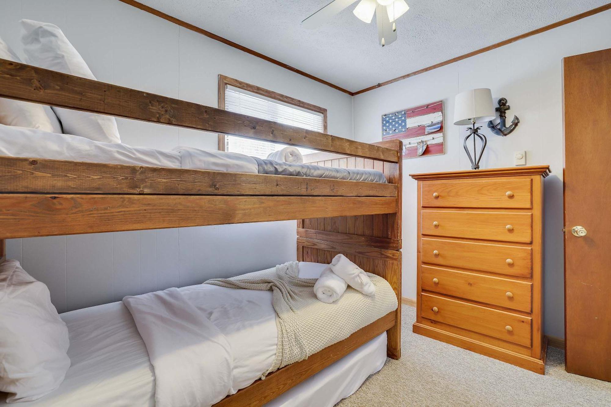 4 Bedroom Cozy Sleeps 8 Pool Table Arcade Holiday home Gouldsboro