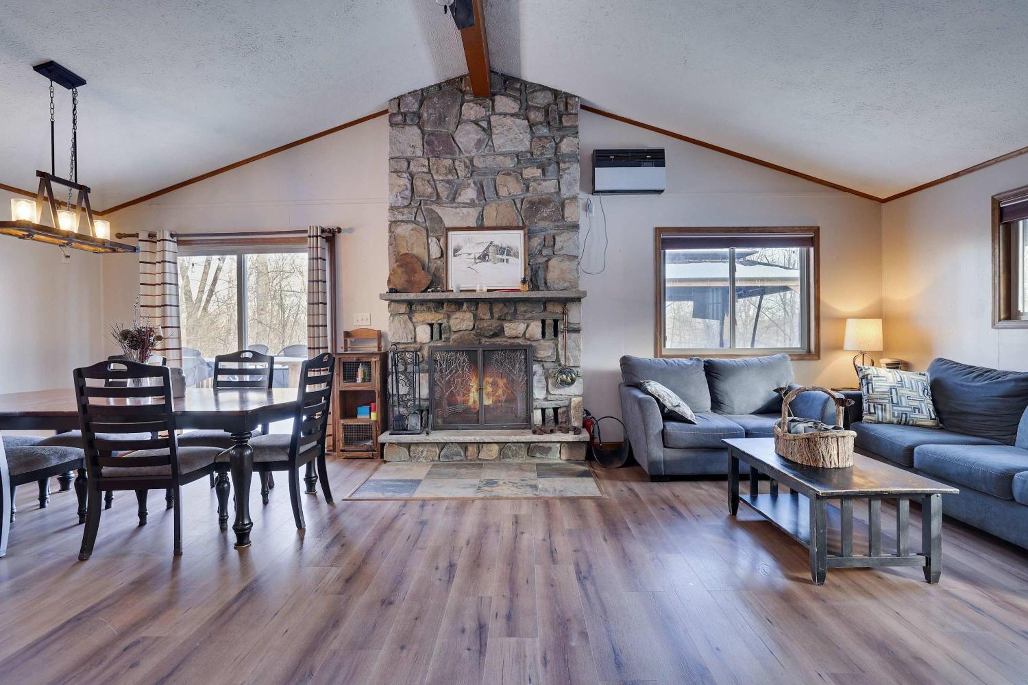 4 Bedroom Cozy Sleeps 8 Pool Table Arcade