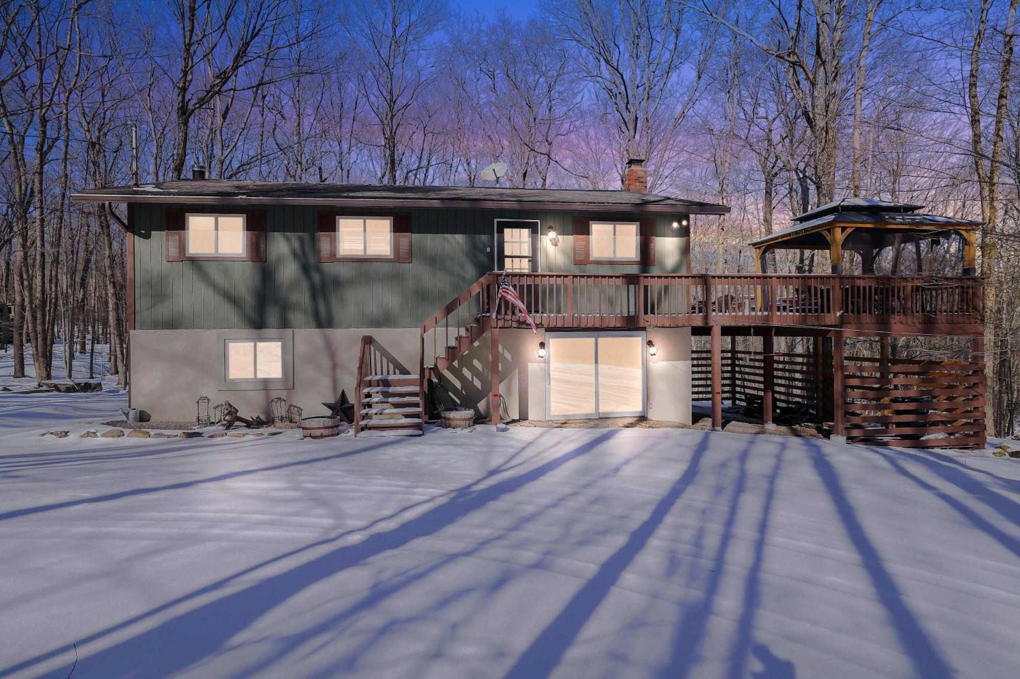 4 Bedroom Cozy Sleeps 8 Pool Table Arcade *