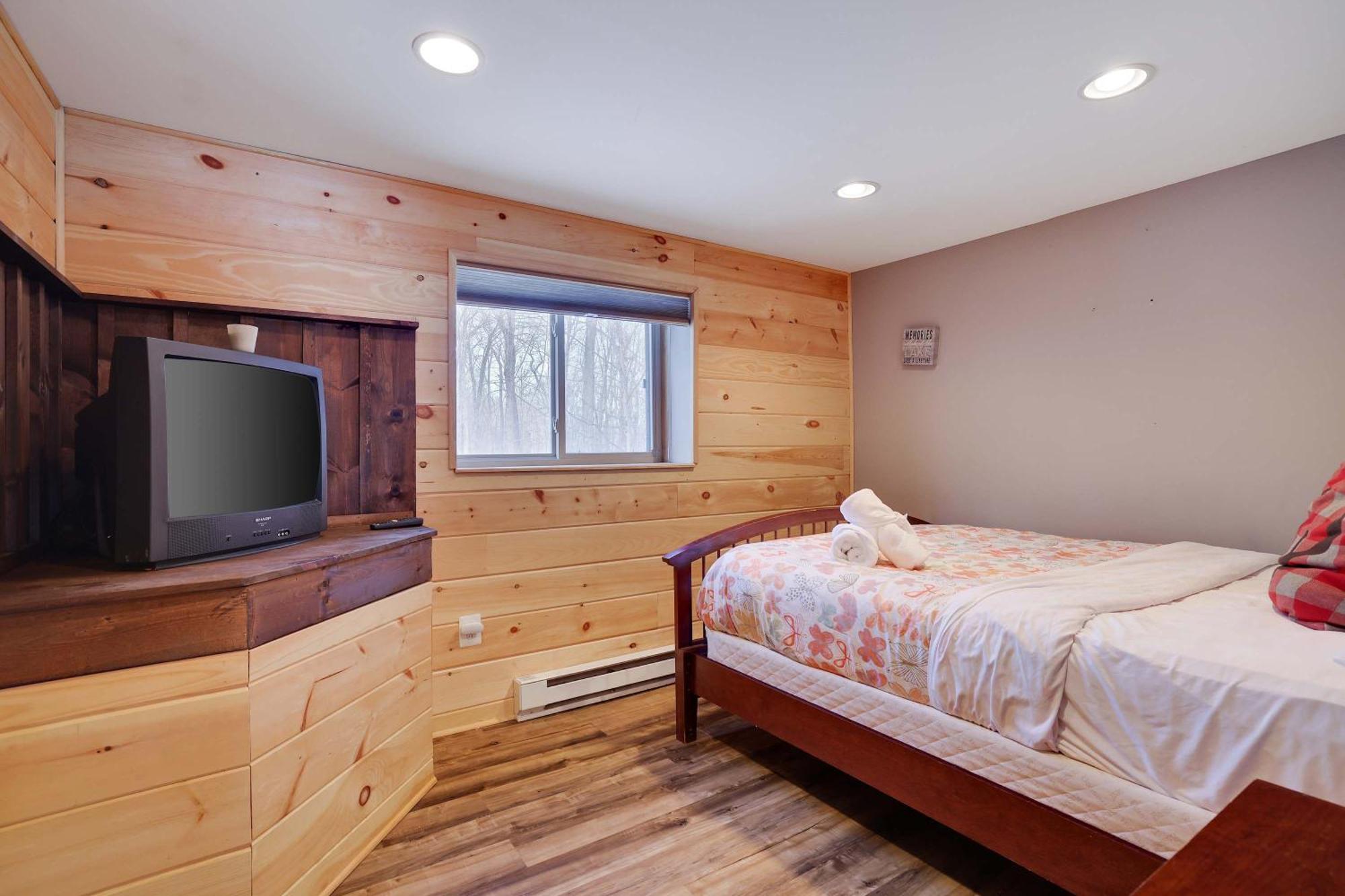 4 Bedroom Cozy Sleeps 8 Pool Table Arcade Holiday home